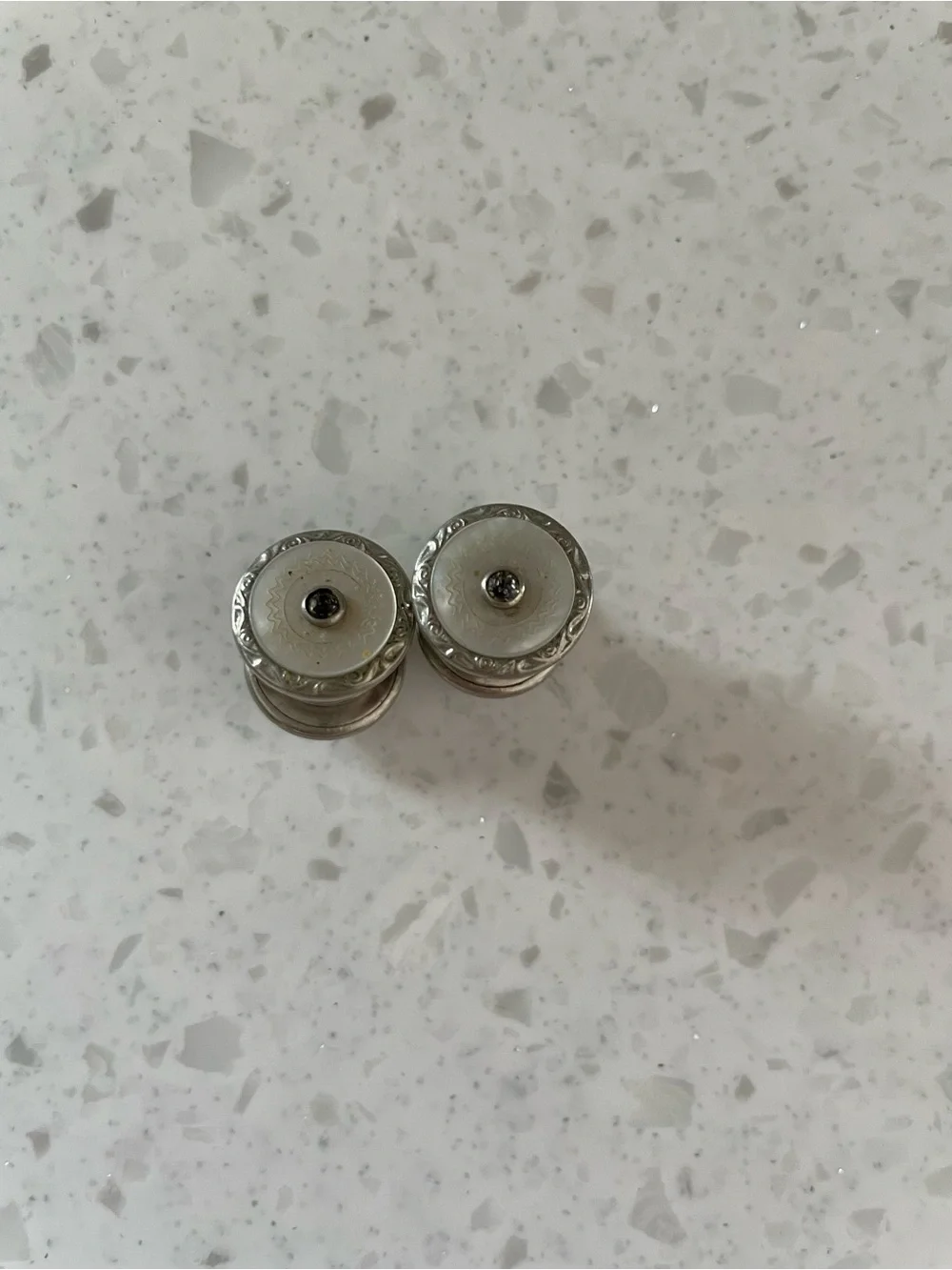 VINTAGE 1920'S CARVED MOTHER OF PEARL SNAP LINK CUFFLINKS